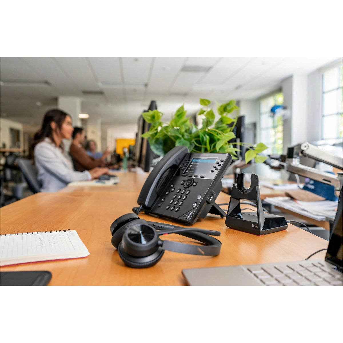Poly Voyager 4320 UC Stereo USB-A Headset + BT700 USB-A Adapter + Charging Stand | 77Y99AA - Image 3