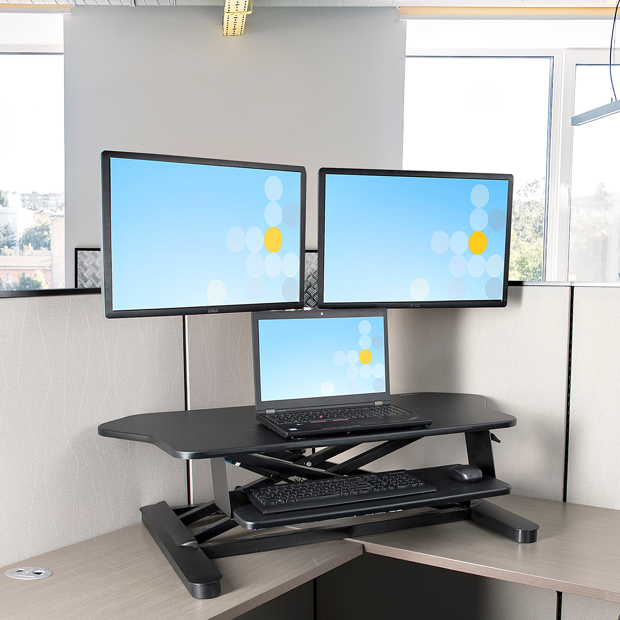 StarTech ARMSTSCORNR Corner Sit Stand Desk Converter with Keyboard Tray - Image 15