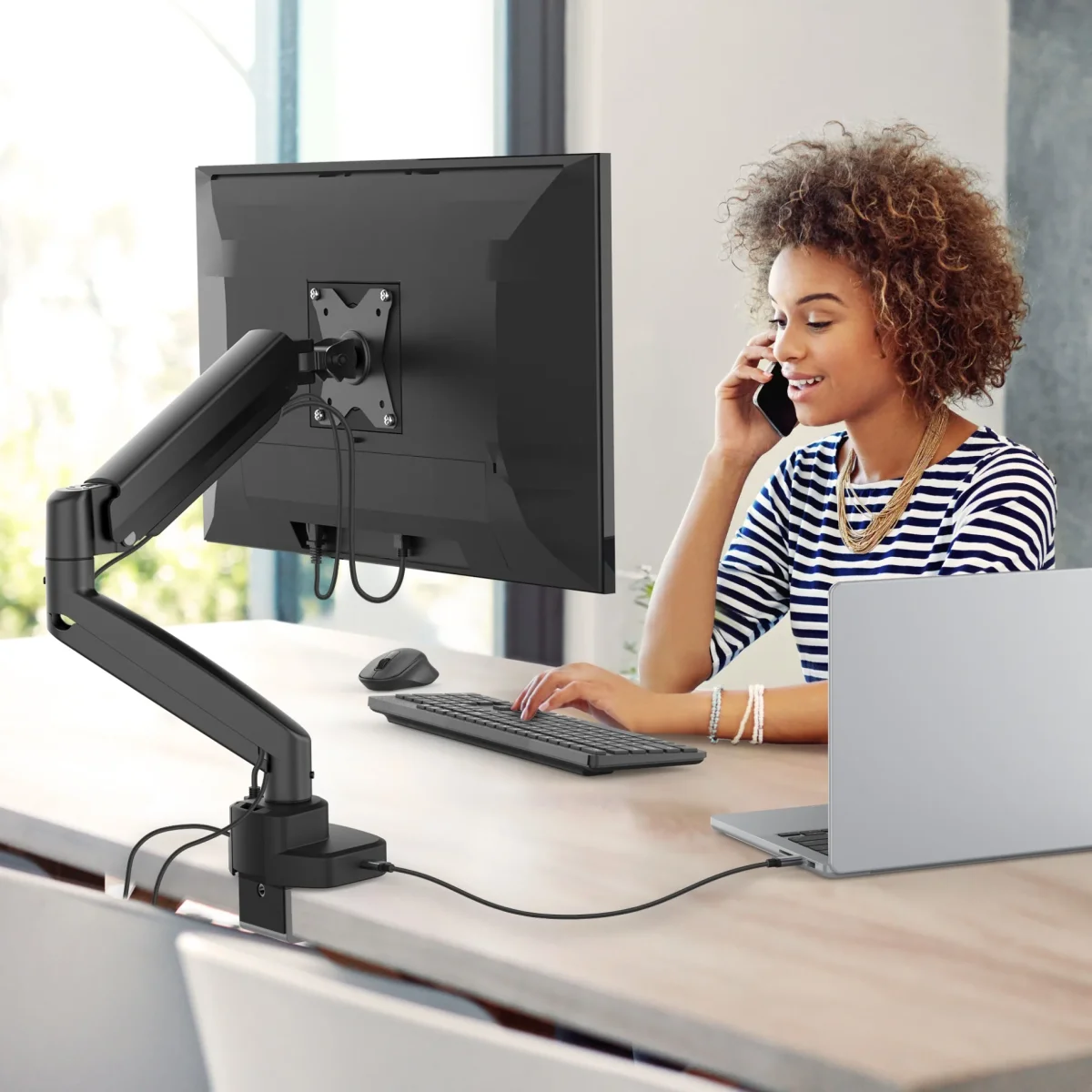 J5Create JTSA301-N Ergonomic Monitor Mount Dock - Image 3